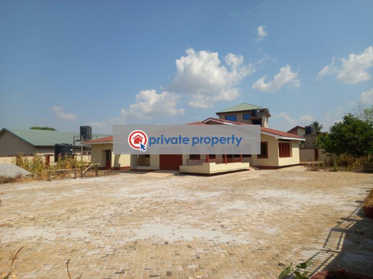 5 bedroom House For Sale &nbsp;ayeduase/twumduase Near Knust. Tech. Kumasi Metropolitan Ashanti - 4