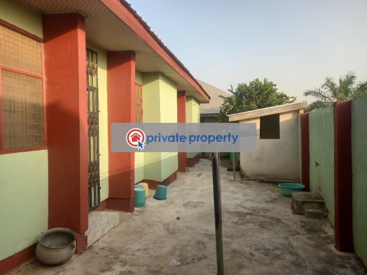 5 bedroom House For Sale &nbsp;aboaso/ Adwumakaase. Kumasi Metropolitan Ashanti - 5