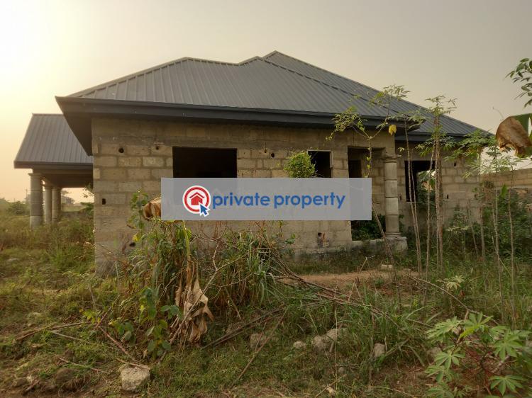 5 bedroom House For Sale &nbsp;ahodwo, Near Krobo, Mampongteng Kenyasi Bosore. Kwabre Ashanti - 5