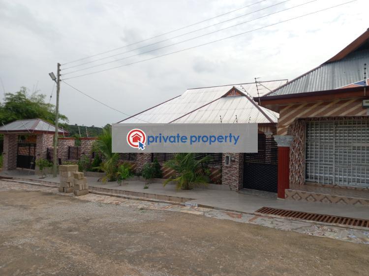 5 bedroom House For Sale &nbsp;kodie Apagya On Kronum Buoho Road. Afigya-Kwabre Ashanti - 1