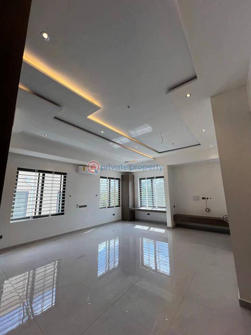 5 bedroom Detached Bungalow For Sale West Trasacco Airport Residential Area Accra - 1