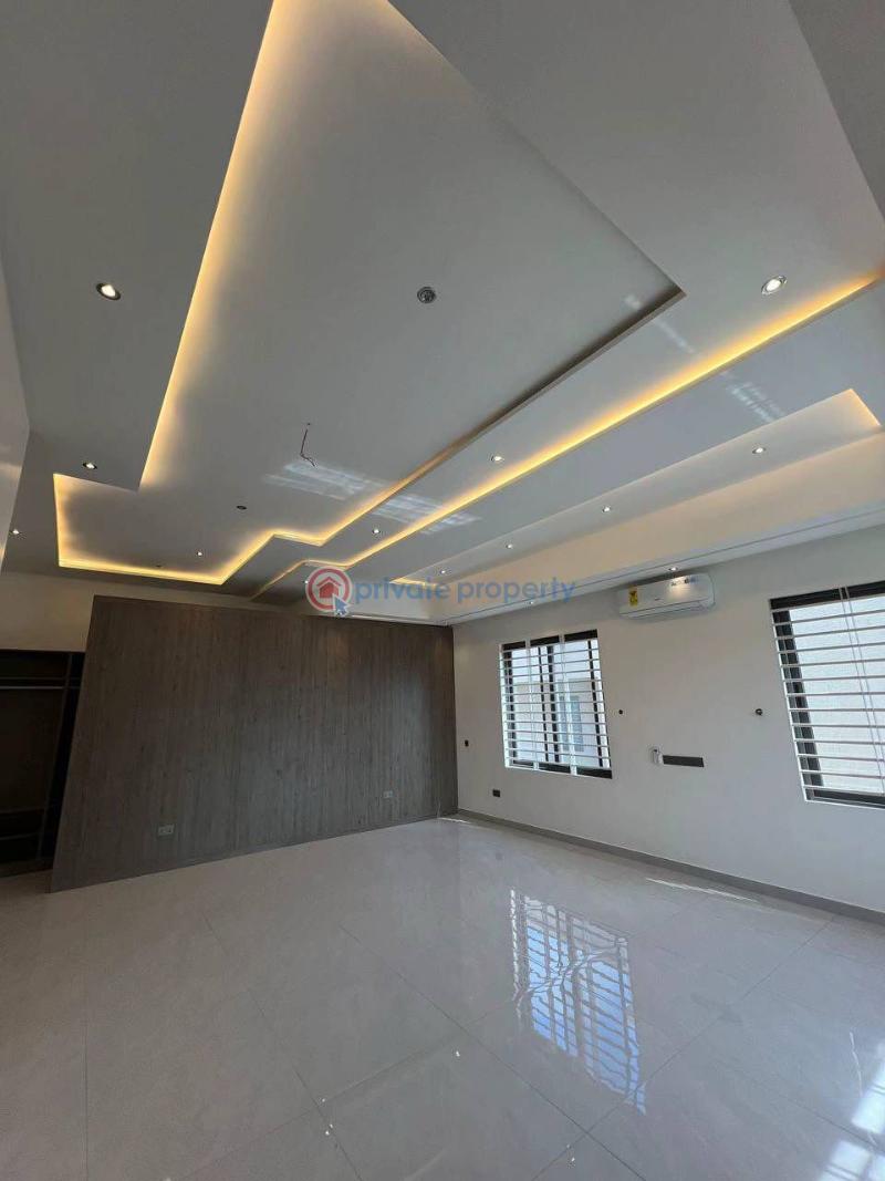 5 bedroom Detached Bungalow For Sale West Trasacco Airport Residential Area Accra - 11