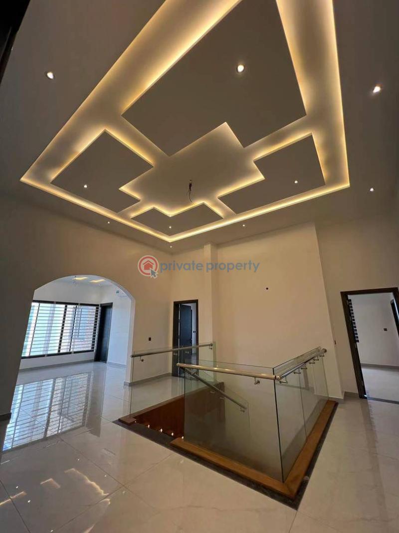 5 bedroom Detached Bungalow For Sale West Trasacco Airport Residential Area Accra - 8