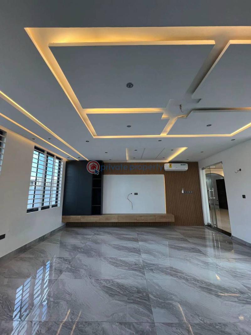 5 bedroom Detached Bungalow For Sale West Trasacco Airport Residential Area Accra - 3