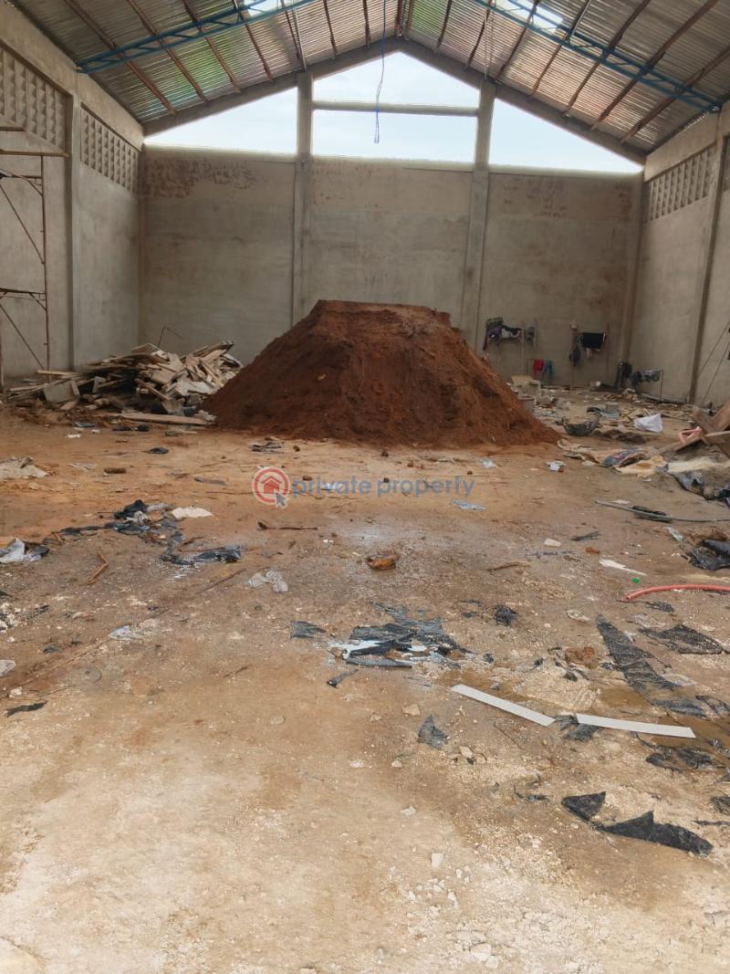 2 bedroom Warehouse For Rent Achimota Mile 7 Accra Ghana. Abc Achimota Accra - 1