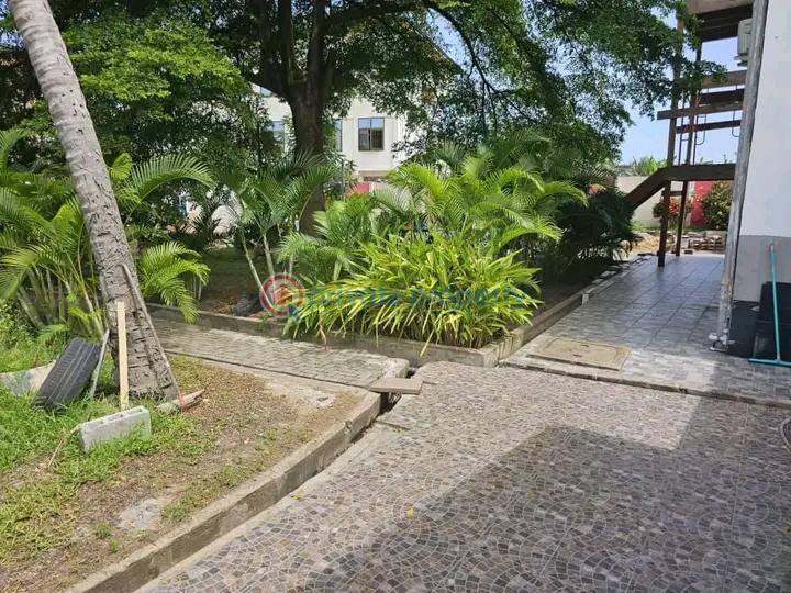 5 bedroom House For Sale Kanda Estate Accra - 5