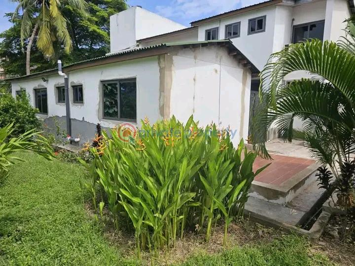 5 bedroom House For Sale Kanda Estate Accra - 2