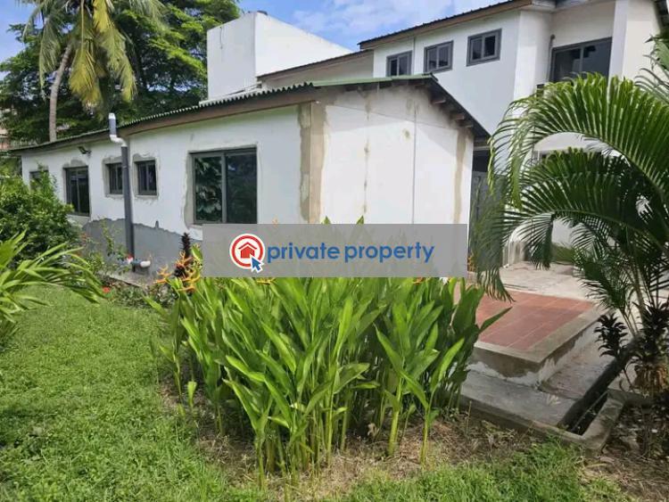 5 bedroom Detached Duplex For Sale Kanda Estate Accra - 1