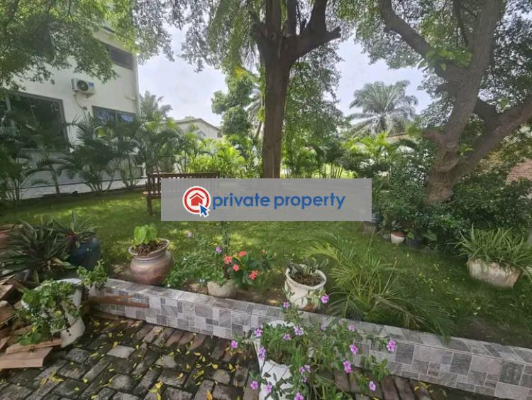 5 bedroom Detached Duplex For Sale Kanda Estate Accra - 9