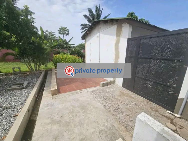 5 bedroom Detached Duplex For Sale Kanda Estate Accra - 11