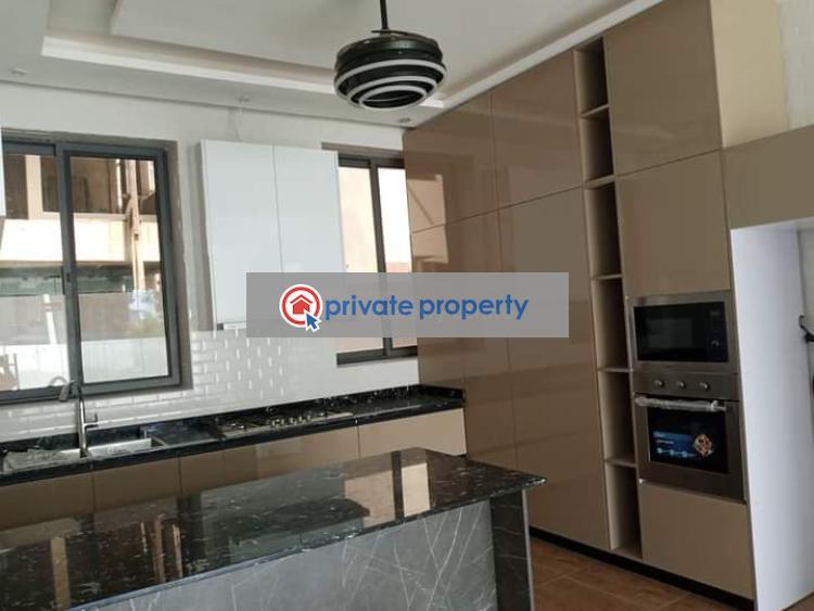 5 bedroom Townhouse For Sale North Ridge Accra - 3
