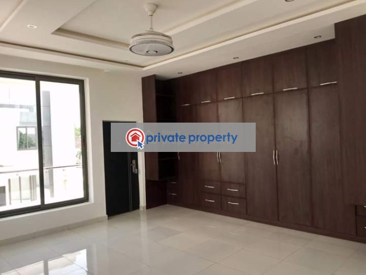 5 bedroom Townhouse For Sale North Ridge Accra - 2