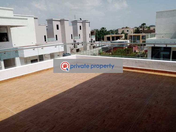 5 bedroom Townhouse For Sale North Ridge Accra - 1
