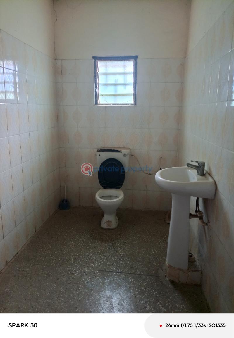 7 bedroom House For Sale Ga Odumase Sonitra Route Accra Metropolitan  - 11