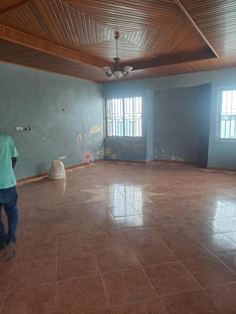 6 bedroom House For Sale Around Assemblies Of God ( House Of Love) Lashibi Accra - 3