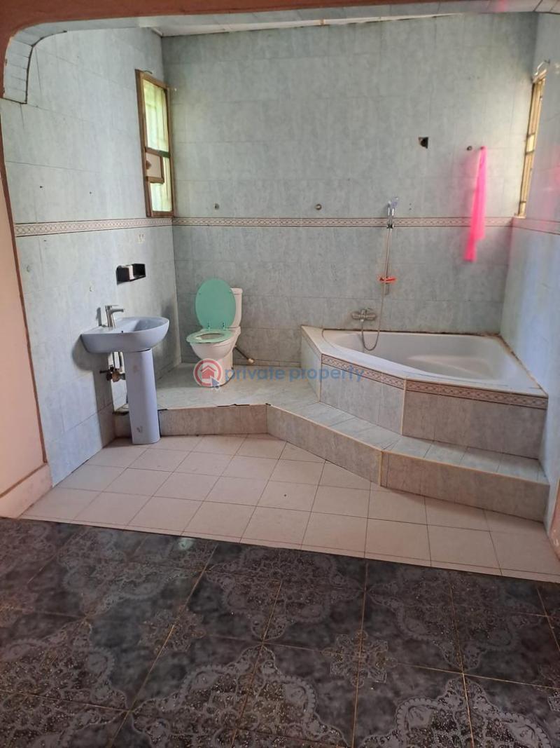 6 bedroom House For Sale Around Assemblies Of God ( House Of Love) Lashibi Accra - 8