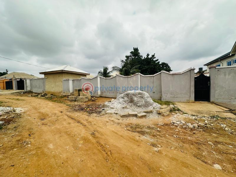 6 bedroom House For Sale Gyinyase Kumasi Metropolitan Ashanti - 1