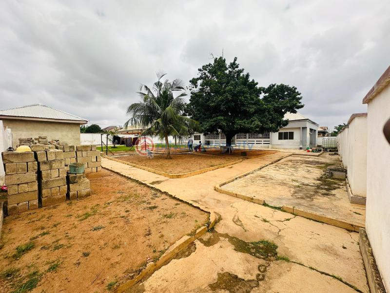 6 bedroom House For Sale Gyinyase Kumasi Metropolitan Ashanti - 2