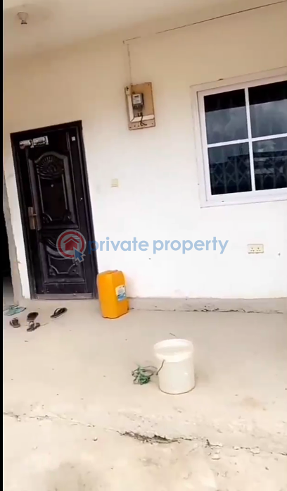 6 bedroom Terraced Duplex For Sale Tuba Junction Accra New Town  - 4
