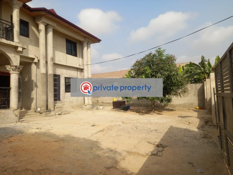 6 bedroom House For Sale &nbsp;duase New Site Near Buokrom Estate Junction. Kumasi Metropolitan Ashanti - 5