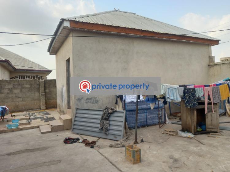 6 bedroom House For Sale &nbsp;kenyasi Adwumam. ( Mr. Motei). Kumasi Metropolitan Ashanti - 8
