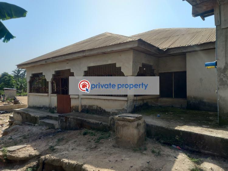 6 bedroom House For Sale &nbsp;kenyasi Abrem on Buokrom Road. Kumasi Metropolitan Ashanti - 1