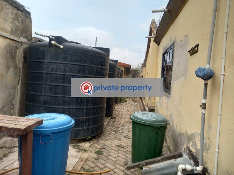 6 bedroom House For Sale &nbsp;kronum Near Suame. Kumasi Metropolitan Ashanti - 8