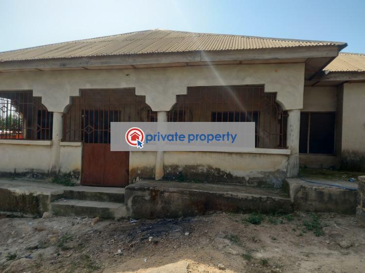 6 bedroom House For Sale &nbsp;kenyasi Abrem on Buokrom Road. Kumasi Metropolitan Ashanti - 3