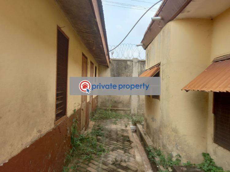 6 bedroom House For Sale &nbsp;kronum Near Suame. Kumasi Metropolitan Ashanti - 7