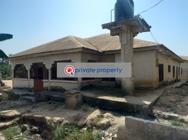 6 bedroom House For Sale &nbsp;kenyasi Abrem on Buokrom Road. Kumasi Metropolitan Ashanti - 0