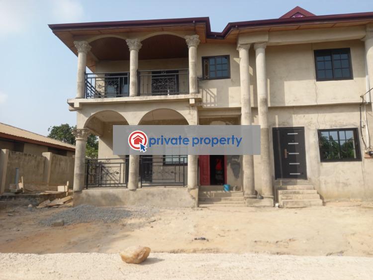 6 bedroom House For Sale &nbsp;duase New Site Near Buokrom Estate Junction. Kumasi Metropolitan Ashanti - 2