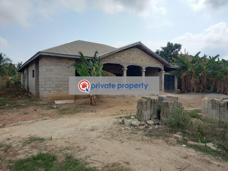 6 bedroom House For Sale  trede on Santasi Road. Kumasi Metropolitan Ashanti - 0