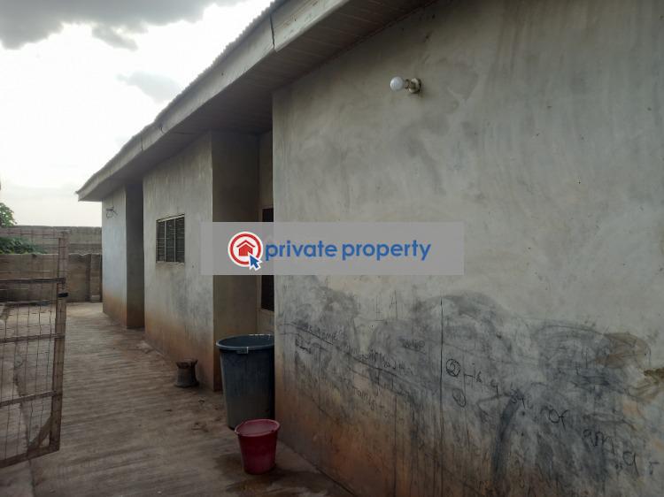 6 bedroom House For Sale &nbsp;kenyasi Adwumam. ( Mr. Motei). Kumasi Metropolitan Ashanti - 9