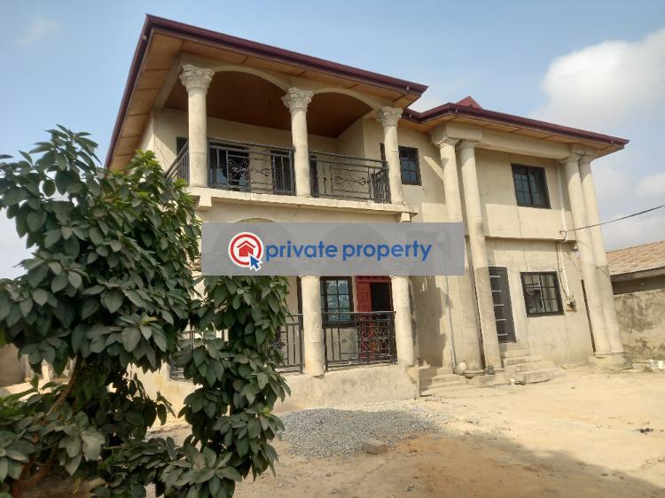 6 bedroom House For Sale &nbsp;duase New Site Near Buokrom Estate Junction. Kumasi Metropolitan Ashanti - 4