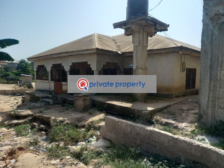 6 bedroom House For Sale &nbsp;kenyasi Abrem on Buokrom Road. Kumasi Metropolitan Ashanti - 4