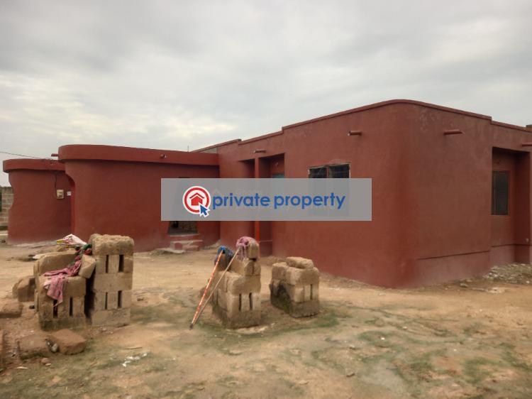 6 bedroom House For Sale &nbsp;esereso Near Atonsu. Kumasi Metropolitan Ashanti - 1