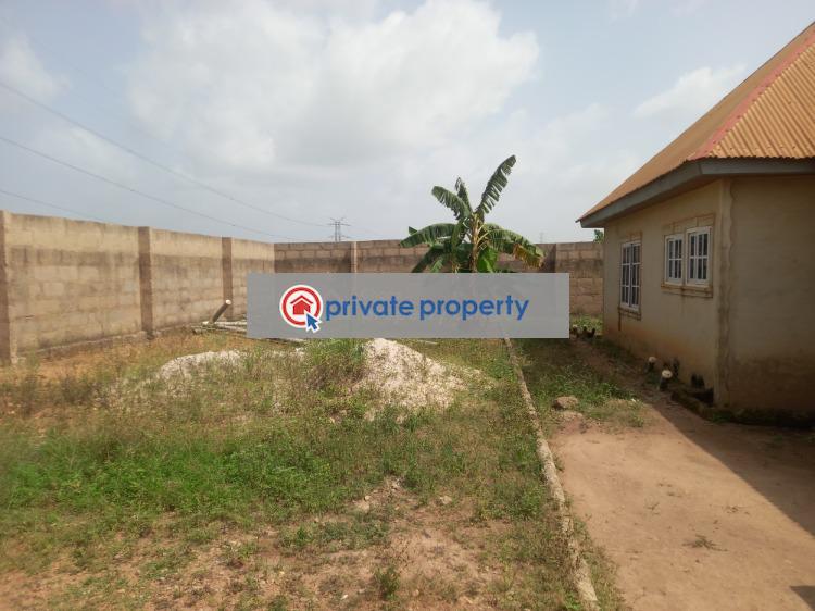 6 bedroom House For Sale &nbsp;saaman After Kenyasi Bosore. Kumasi Metropolitan Ashanti - 3