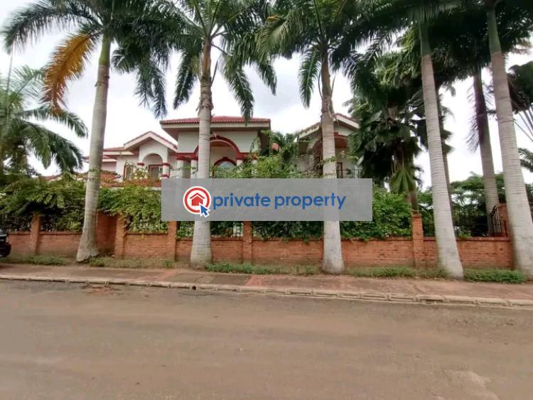 9 bedroom House For Sale  trassacco Estate East Legon Accra - 0