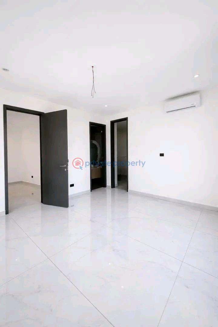 6 bedroom Terraced Duplex For Sale The Browns Realtor, East Legon Ajirinjanor. Adjiriganor East Legon Accra - 3