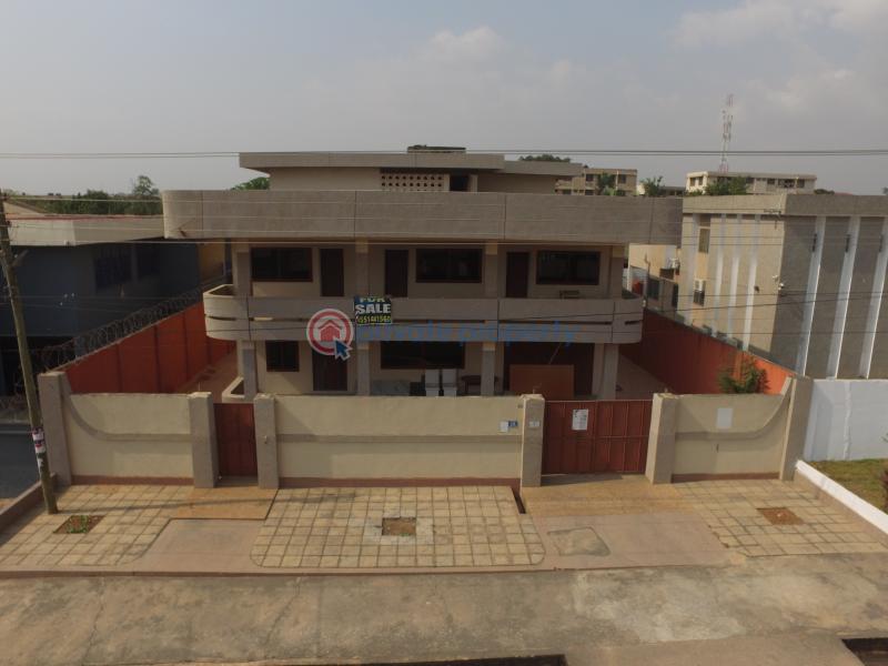 7 bedroom Detached Duplex For Sale Close To The Achimota Mall Accra - 4
