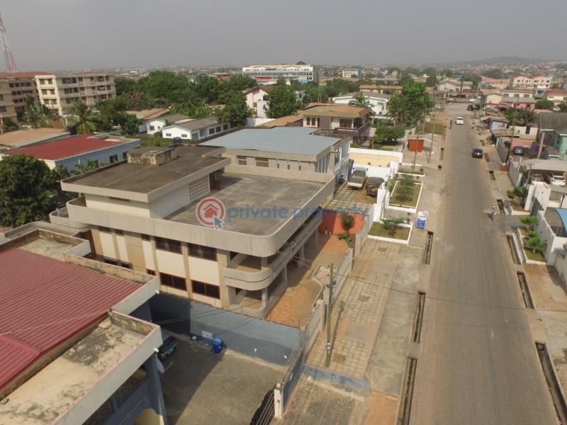 7 bedroom Detached Duplex For Sale Close To The Achimota Mall Accra - 9