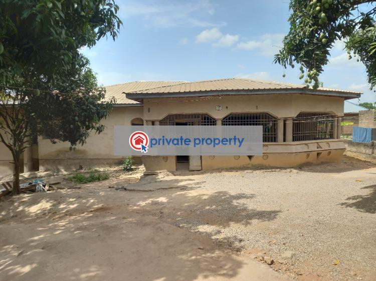 7 bedroom House For Sale &nbsp;kodie Danase On Kumasi Offinso/techiman Road. Kumasi Metropolitan Ashanti - 4