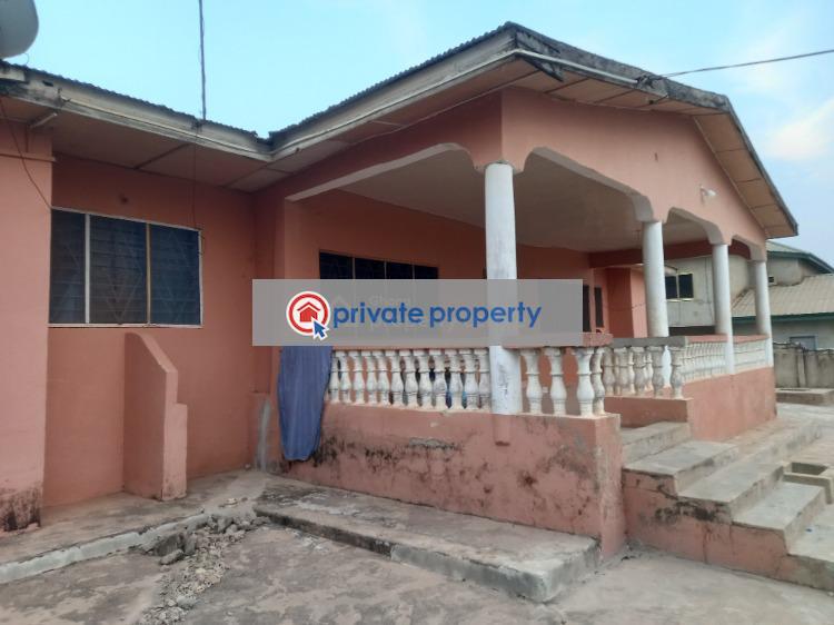 7 bedroom House For Sale &nbsp;feyiase On Atonsu Aputuogya Road. Kumasi Metropolitan Ashanti - 1