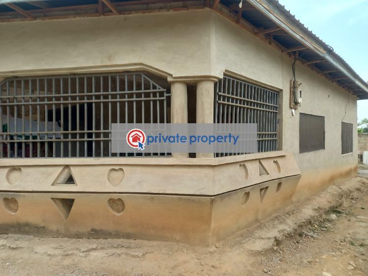 7 bedroom House For Sale &nbsp;kodie Danase On Kumasi Offinso/techiman Road. Kumasi Metropolitan Ashanti - 3
