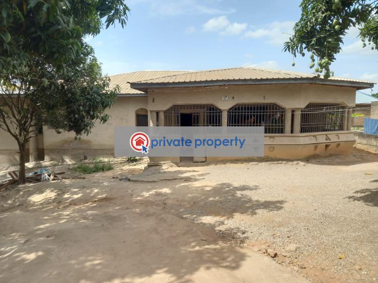 7 bedroom House For Sale &nbsp;kodie Danase On Kumasi Offinso/techiman Road. Kumasi Metropolitan Ashanti - 0