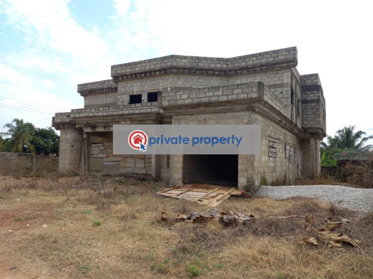 7 bedroom House For Sale &nbsp;on Abrepo Road. Kumasi Metropolitan Ashanti - 0