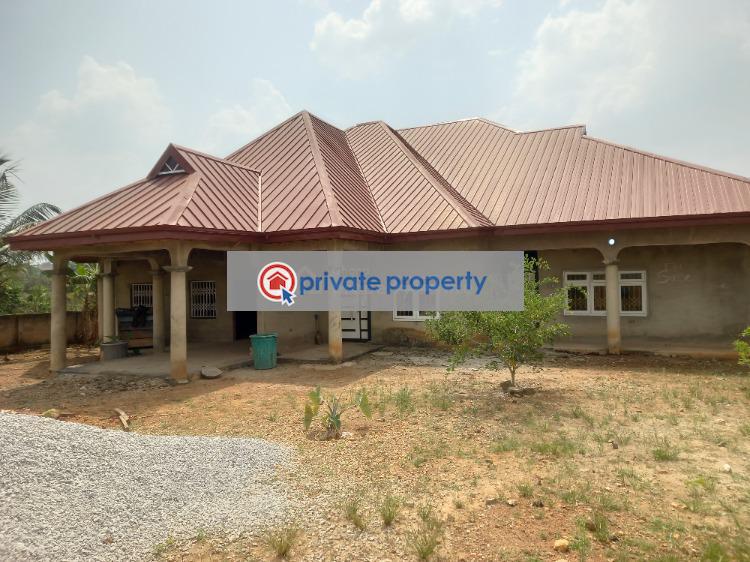 7 bedroom House For Sale &nbsp;aboabo Kese On Ahodwo Daban Road. Kumasi Metropolitan Ashanti - 7
