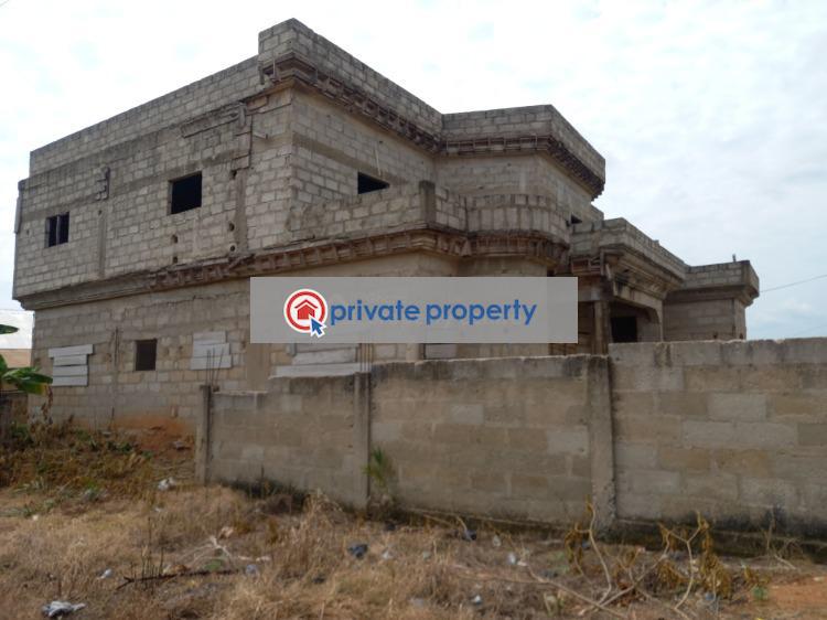 7 bedroom House For Sale &nbsp;on Abrepo Road. Kumasi Metropolitan Ashanti - 3
