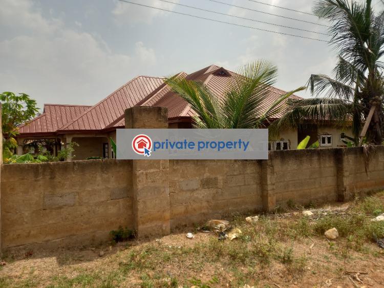 7 bedroom House For Sale &nbsp;aboabo Kese On Ahodwo Daban Road. Kumasi Metropolitan Ashanti - 3