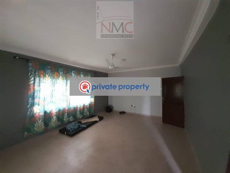 7 bedroom Detached Duplex For Sale &nbsp;nsawam Town Near The Juice Factory Accra Metropolitan  - 9